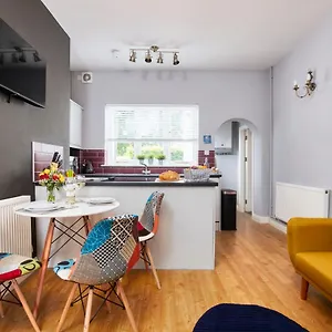 Apartment Delven House, 1 - Self Check-in, Self-catering Serviced For East Midlands Airport