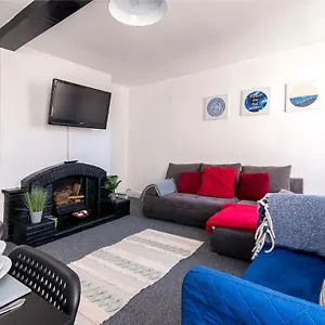 Apartment Characterful 2 Bed - Spacious & Comfy