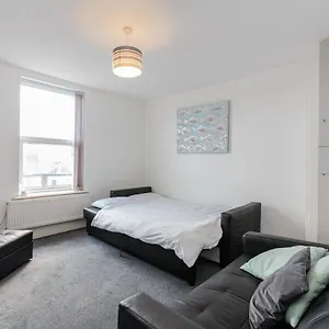Cherry - Apple Apartment